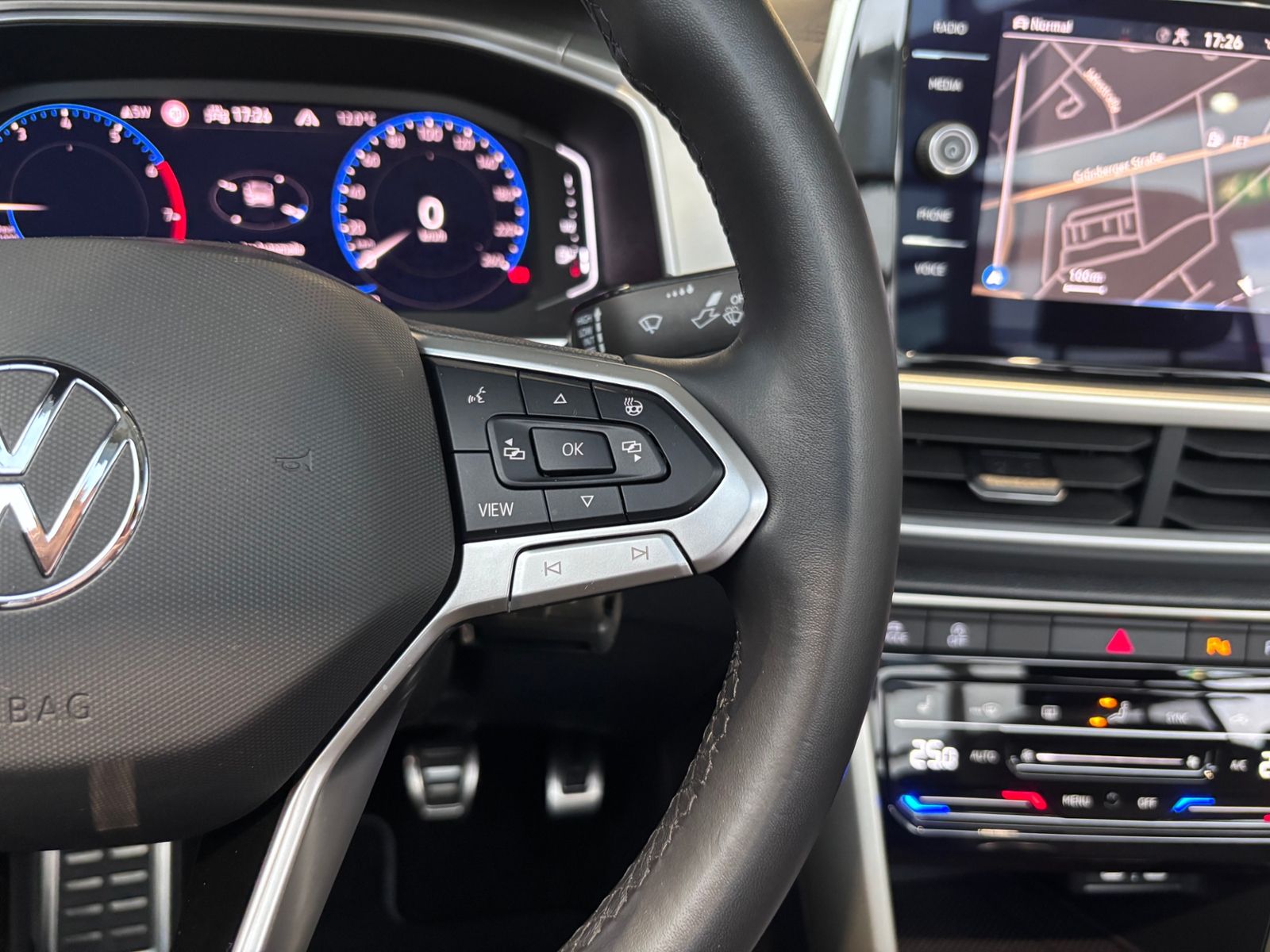 Fahrzeugabbildung Volkswagen T-Roc Cabriolet Move RFK LED NAVI ALU