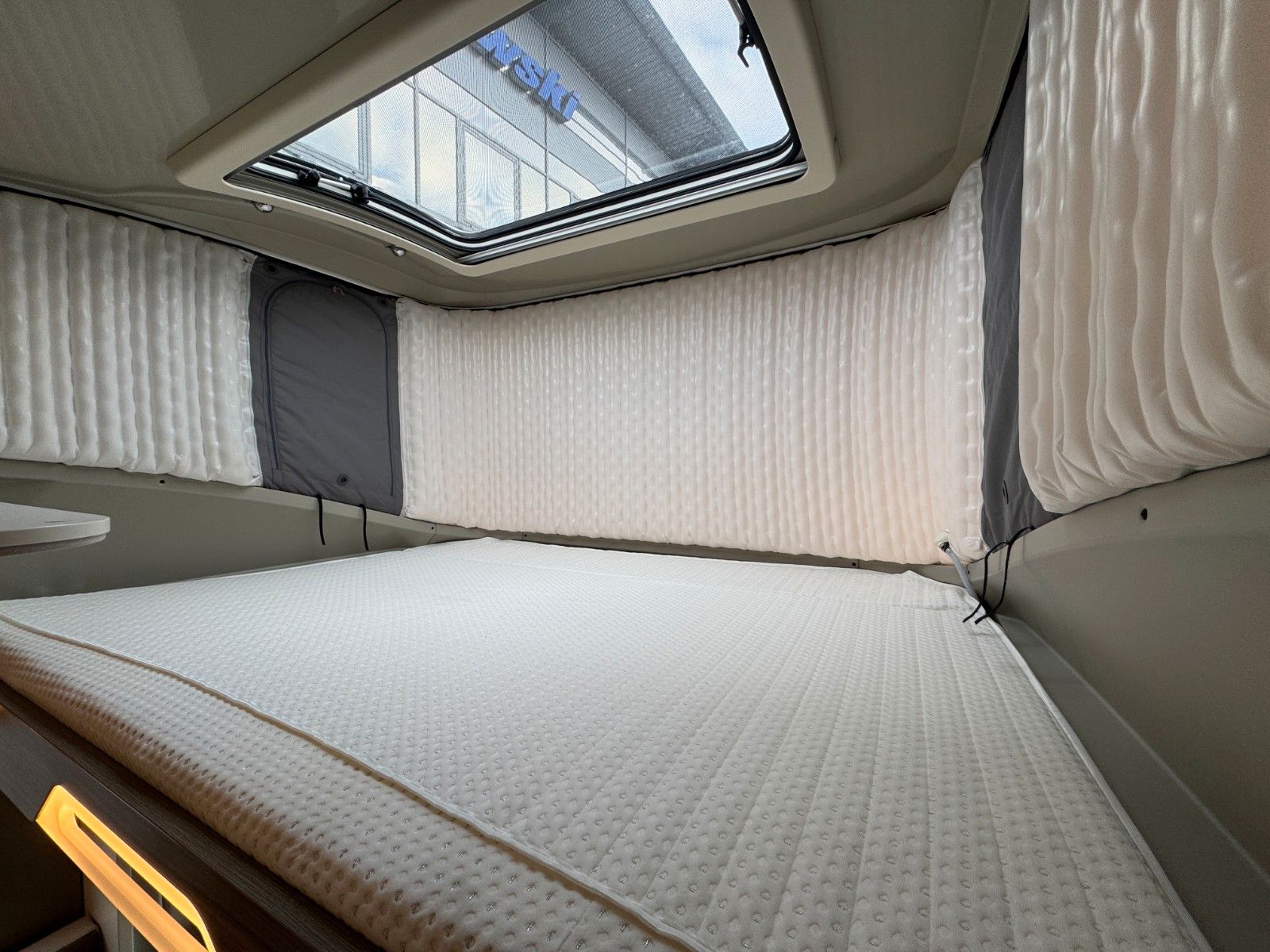 Fahrzeugabbildung Bürstner Lyseo Gallery 689 Harmony SIE SPAREN €40.220,-!
