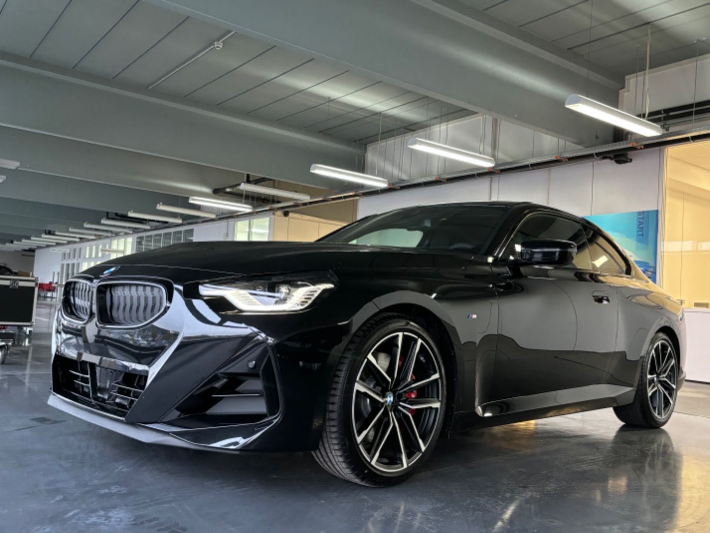 Fahrzeugabbildung BMW 220i Coupé M-Sportpaket-Pro LC-PROF/ACC/RFK/HK