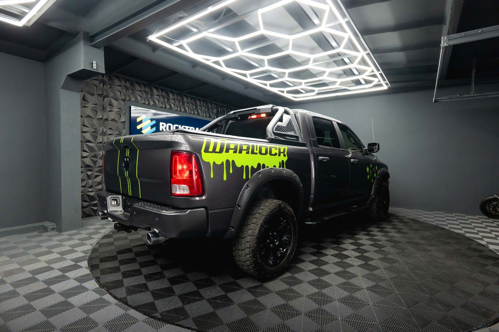 Fahrzeugabbildung Dodge RAM 5.7 V8 HEMI 4x4 Sport OFFROAD Night WARLOCK