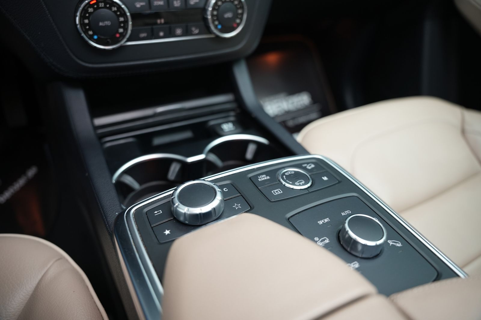 Fahrzeugabbildung Mercedes-Benz ML ML 350 CDI *AMG-Line*Panorama*Rückfahrkamera