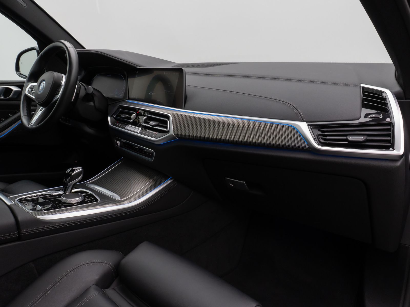 Fahrzeugabbildung BMW X5 xD45e M Sport Panorama 360° HUD DAB HiFi 21"