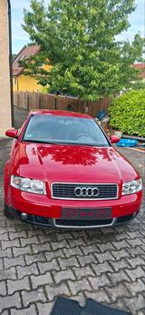 Audi Auto ist im Guten Zustand - Audi A4 aus 2001: Kombi