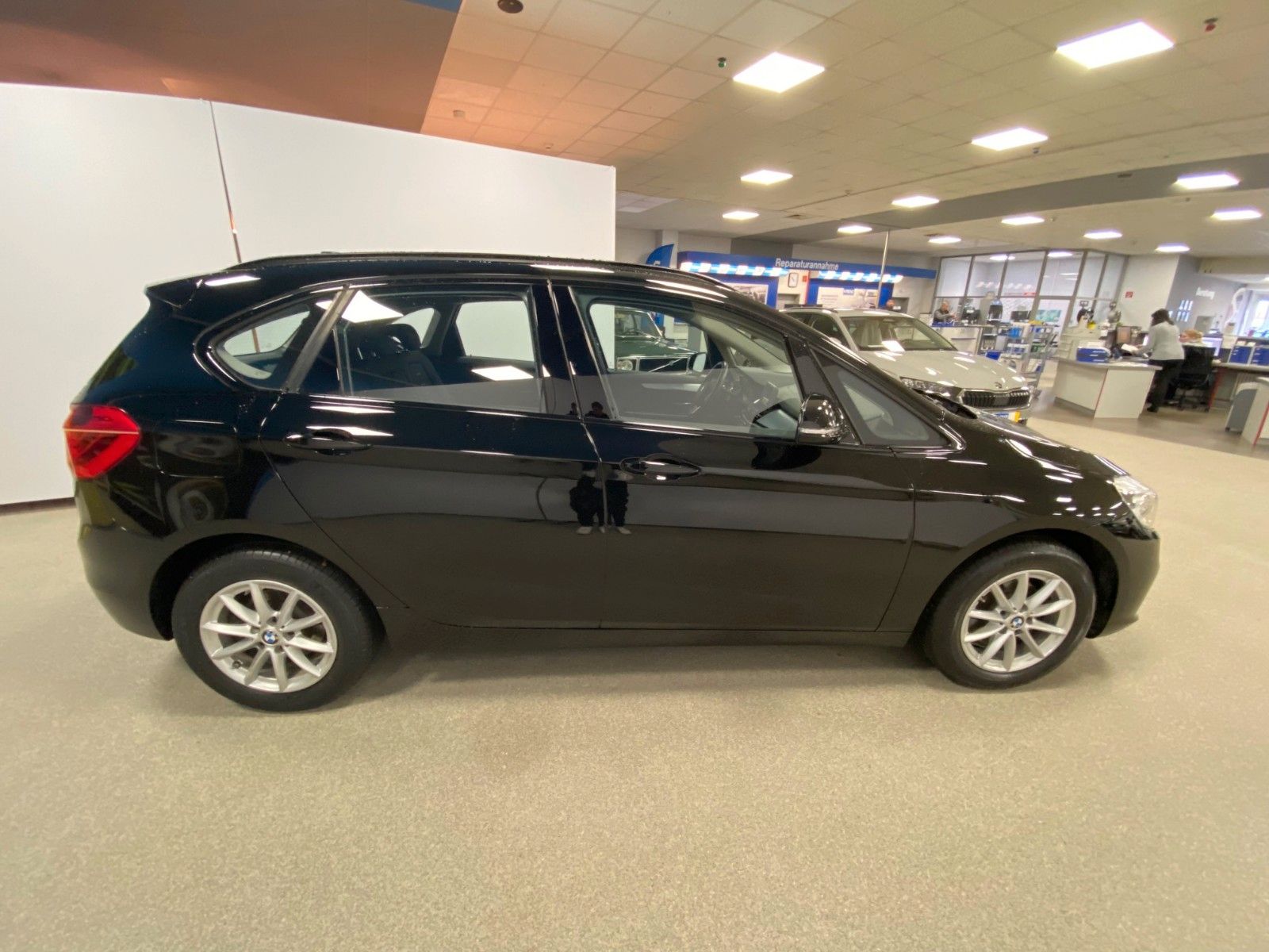 Fahrzeugabbildung BMW 218 Active Tourer 218d Advantage+NAVIGATION+LED+