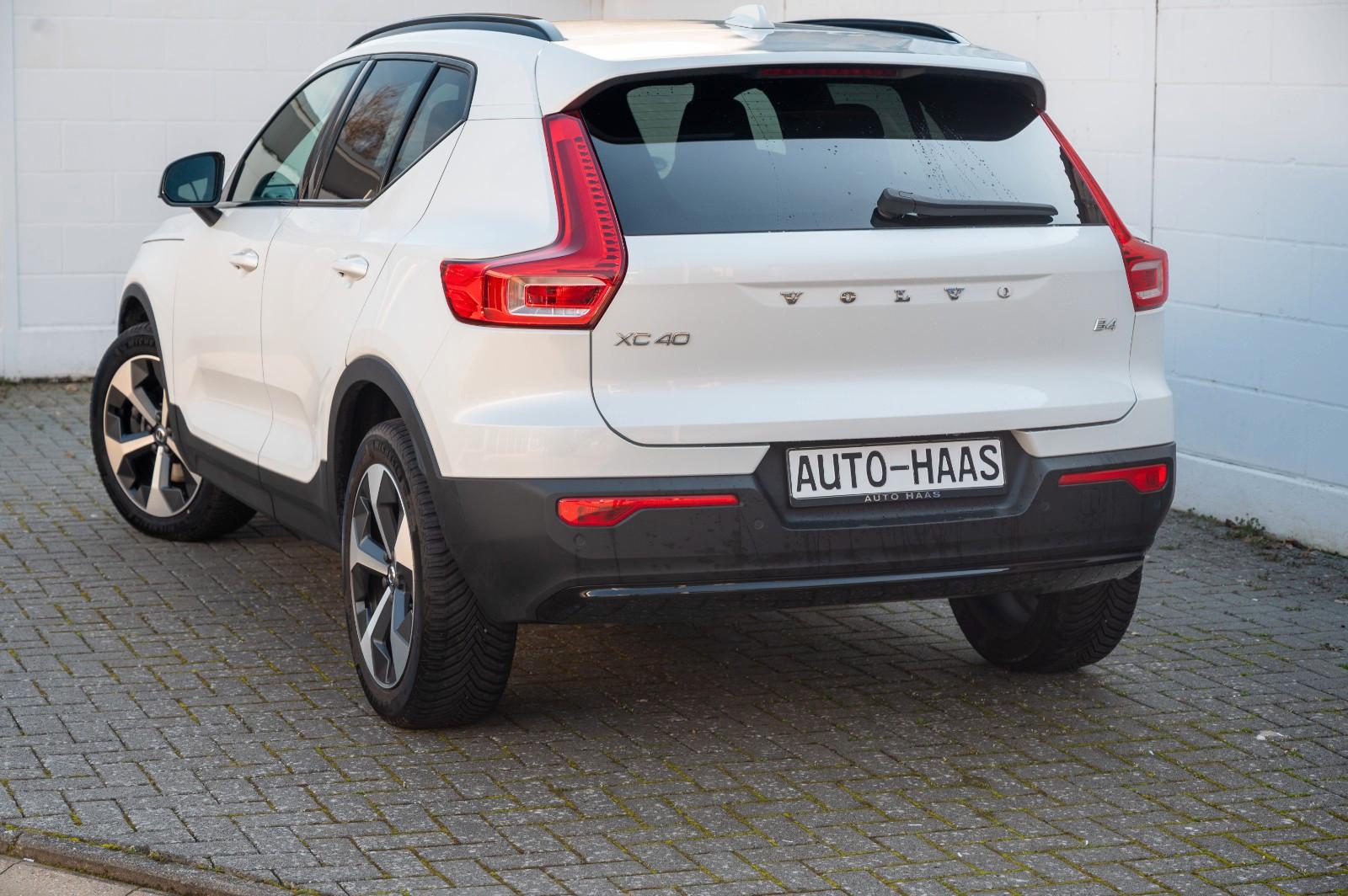 Volvo XC40 B4 Plus Dark