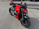 Ducati Streetfighter V2 - Ducati Streetfighter V2 S