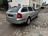 Skoda Octavia Combi Elegance AUT*Klima*XENON - Skoda Octavia aus 2005: Combi
