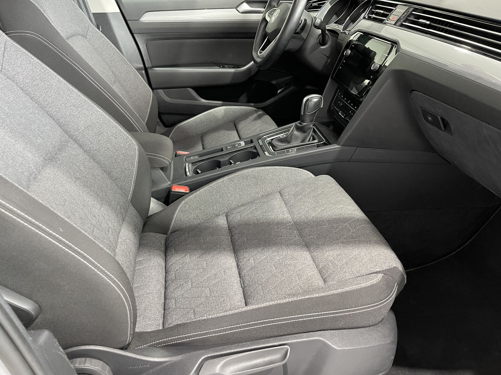 Fahrzeugabbildung Volkswagen Passat Variant Business 1.5 TSI*LED*Navi*Cam*