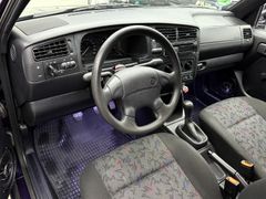 Fahrzeugabbildung Volkswagen Golf III 1.6 / 17" BBS Felgen Sportauspuff