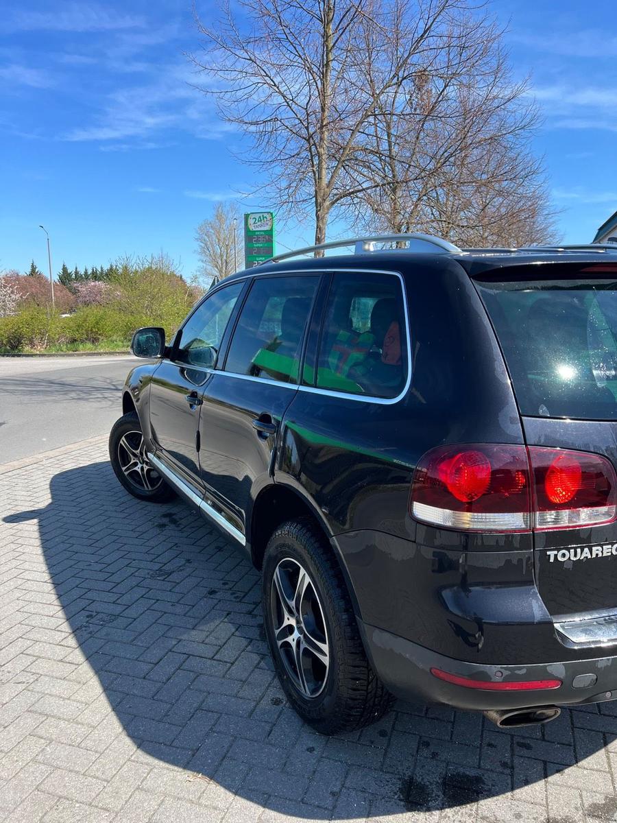 Volkswagen Touareg 2008 — rear view