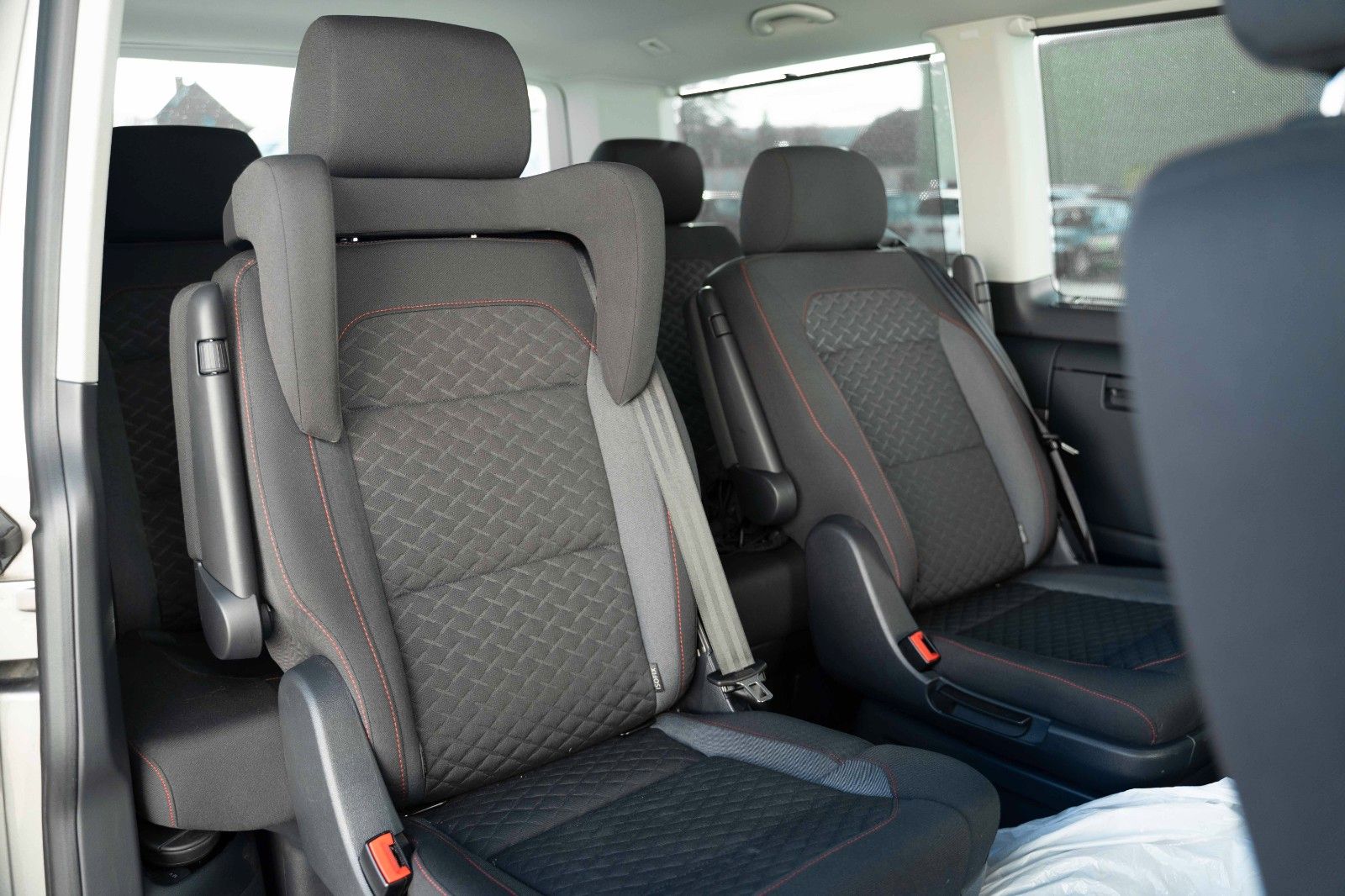 Fahrzeugabbildung Volkswagen T6 2.0 TDI COMFORT DSG AHK LED KAM STHZ WINTERR