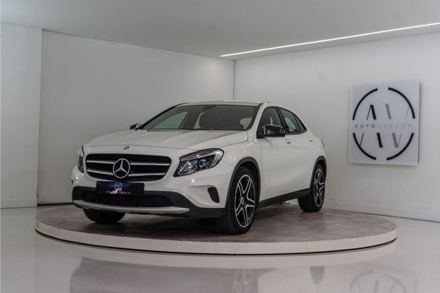 MERCEDES-BENZ GLA 200 Prestige 157PK | 19'' AMG Velgen | PDC |