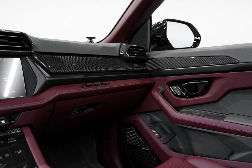 LAMBORGHINI Urus 2025