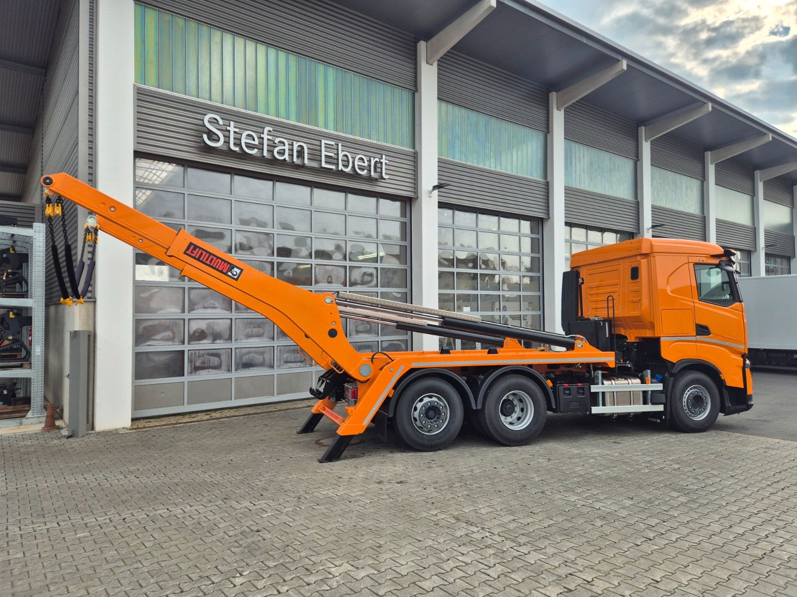 Fahrzeugabbildung Iveco AS280X58Y/ PS ON Hiab FTR18 Funk AHK Bett Cam