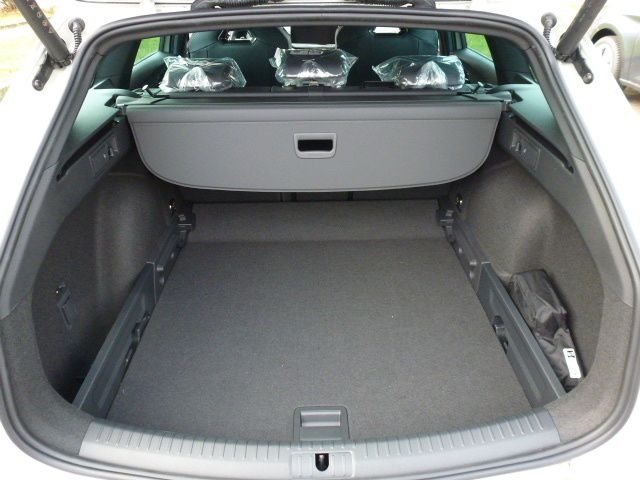 Fahrzeugabbildung CUPRA Leon Sportstourer VZ 2.0 TSI (333 PS) 4Drive DSG