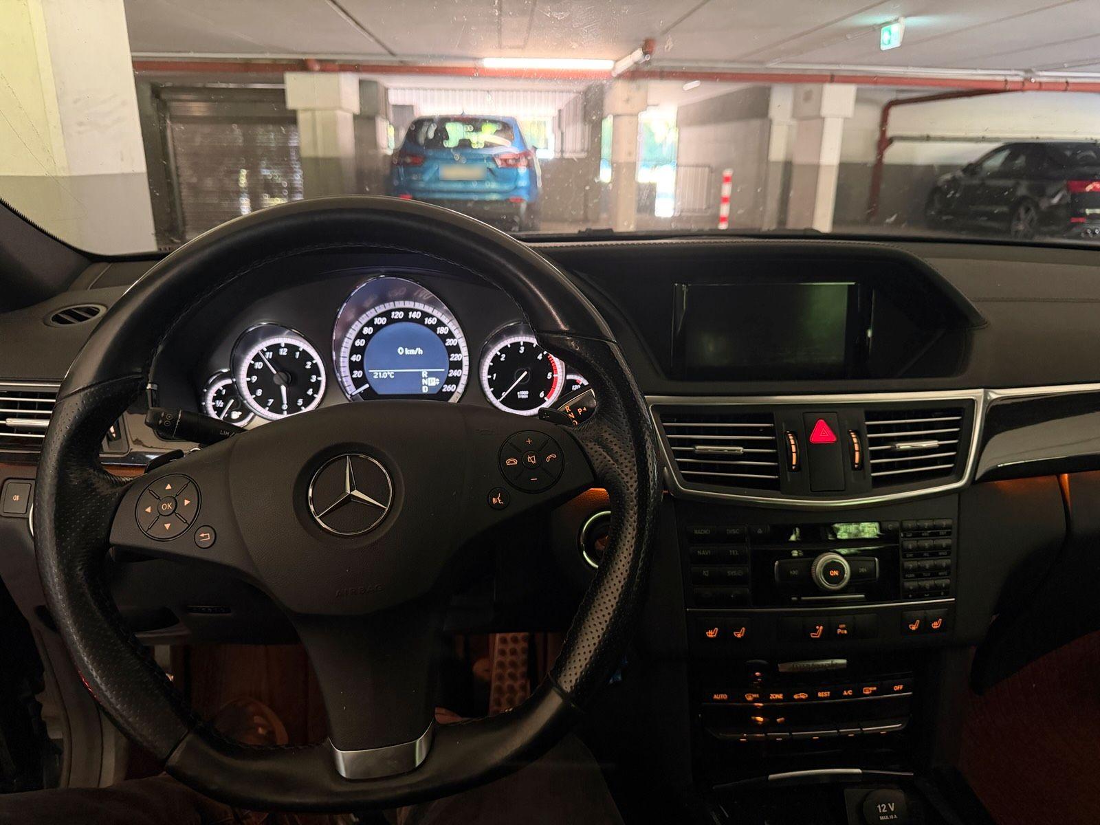 Mercedes-Benz E300 2010 — photo 12