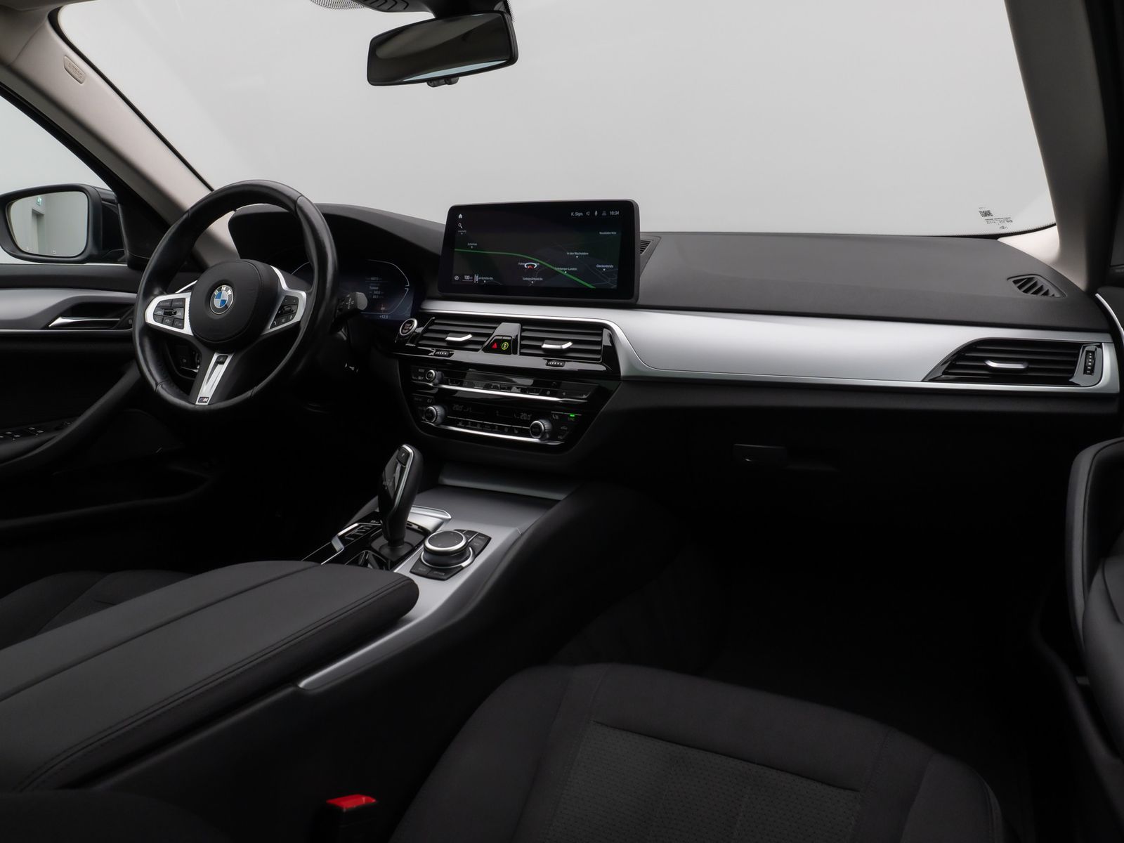 Fahrzeugabbildung BMW 520d Kamera DAB H/K Alarm DisKey Panorama MSport