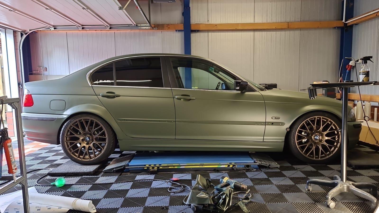BMW 323