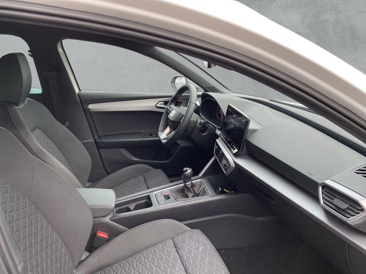 Fahrzeugabbildung SEAT Leon Seat FR Plus 1.5 TSI*NAVI*SHZ*PDC*Full-Link