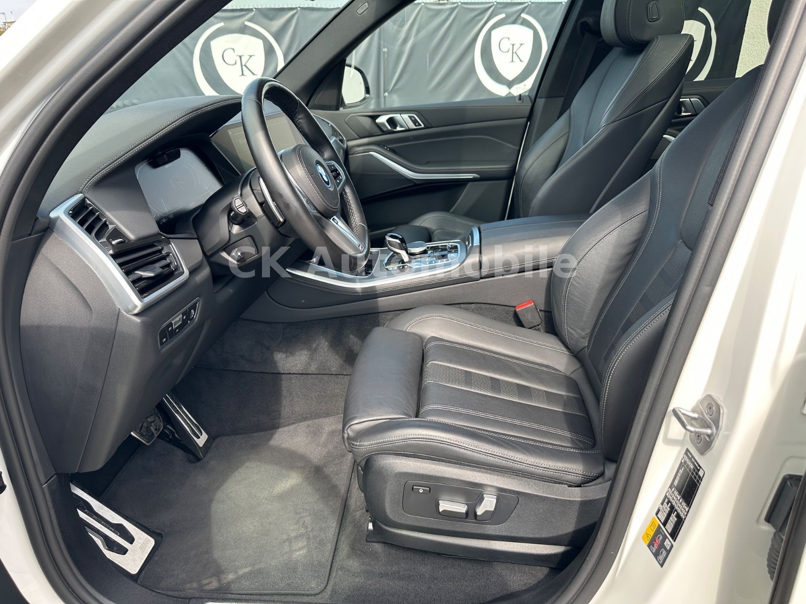 Fahrzeugabbildung BMW X5 xDrive45e M-Sport/Laser/Pano/Head-Up/360°/AHK