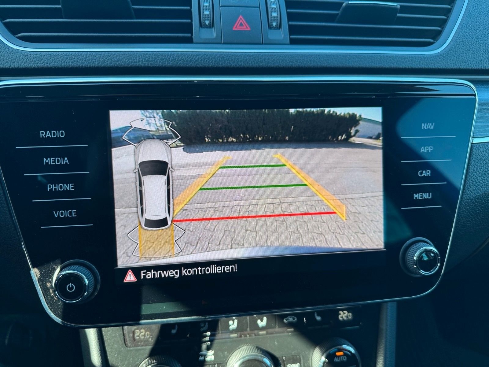 Fahrzeugabbildung SKODA Superb Combi Style 2.0 TSI