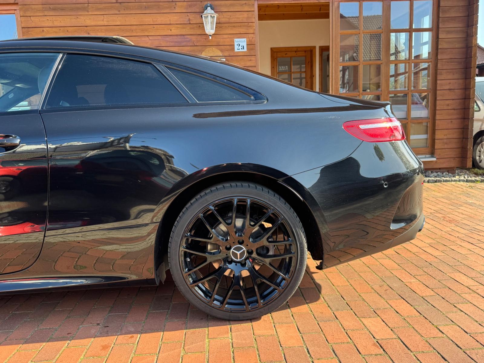 Mercedes-Benz E 220 *AMG Line*Widescreen*Voll Leder*Pano*