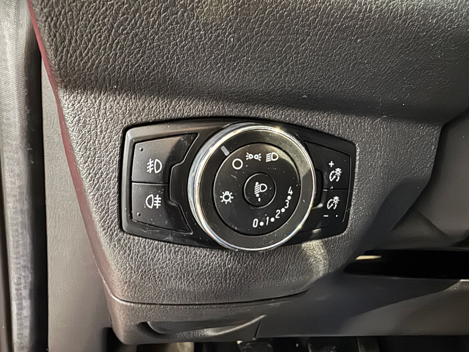 Fahrzeugabbildung Ford Tourneo Courier 1.5 TDCI TREND SERVICE & TÜV NEU
