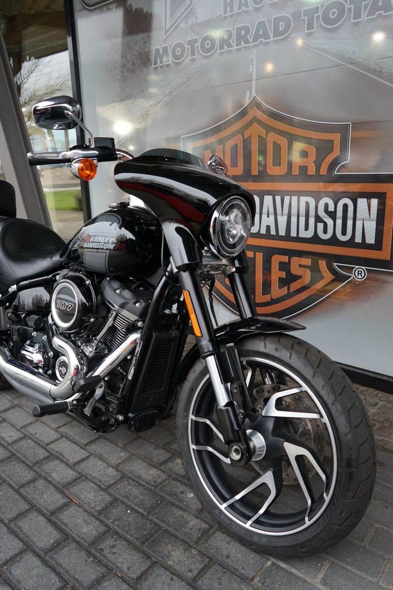 Fahrzeugabbildung Harley-Davidson Softail Sport Glide FLSB 107 mit Miller Auspuff