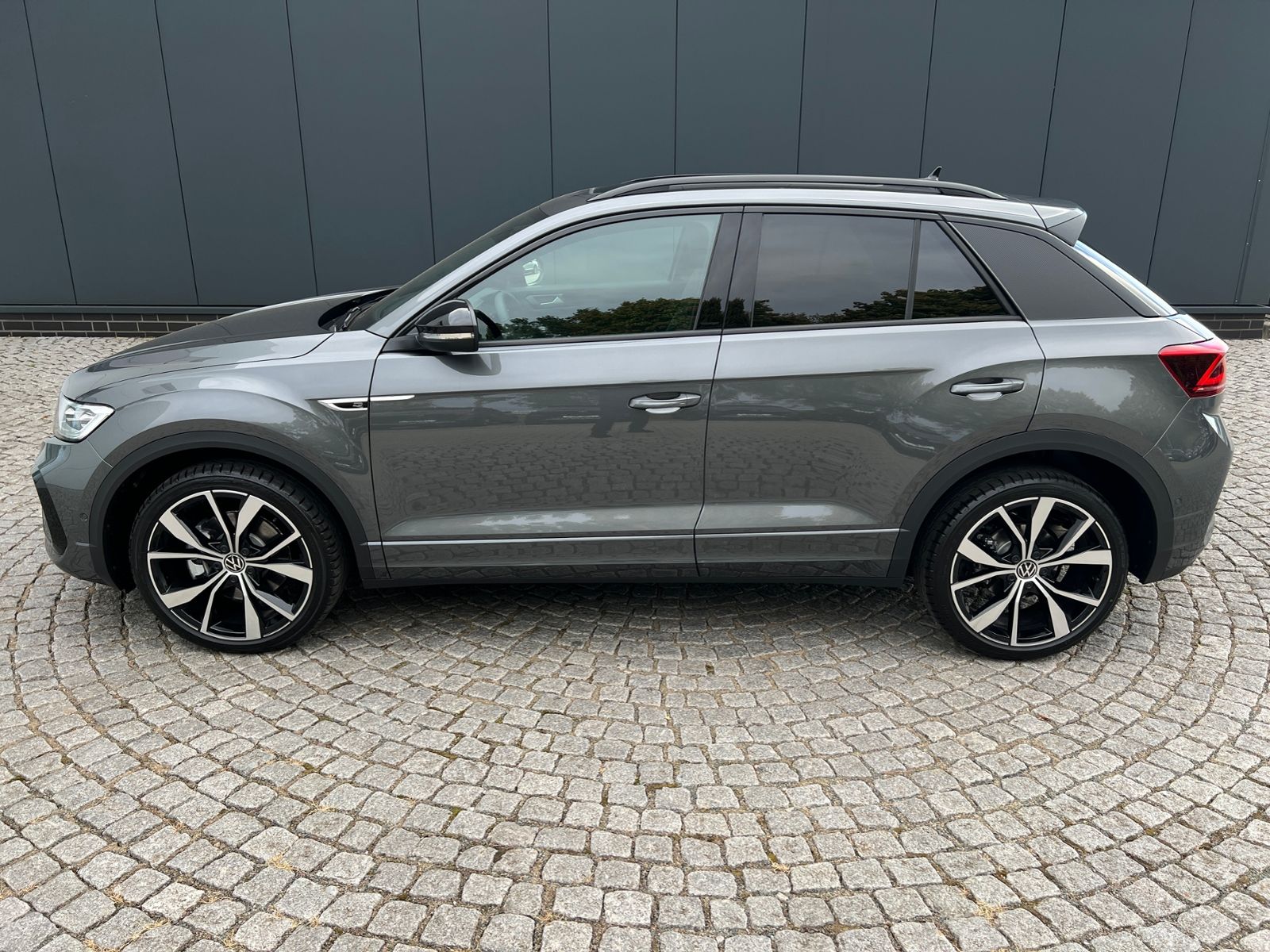 Fahrzeugabbildung Volkswagen T-Roc R-Line 2.0 TSI DSG 4MOTION *AHK, IQ.Light,