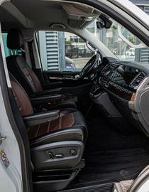 Fahrzeugabbildung Volkswagen T6 Multivan Highline|KÜHLBOX||DYNAUDI|LEDER|FULL