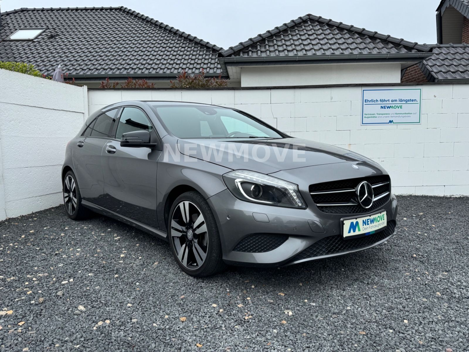 MERCEDES-BENZ A 200 7G DCT Navi Kam Night Tempo. BiXenon Leder
