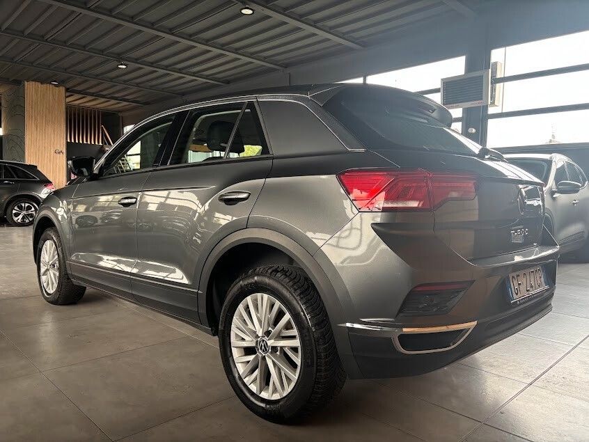 Volkswagen T-Roc 1.5 TSI ACT DSG Business BlueMo imagem 2