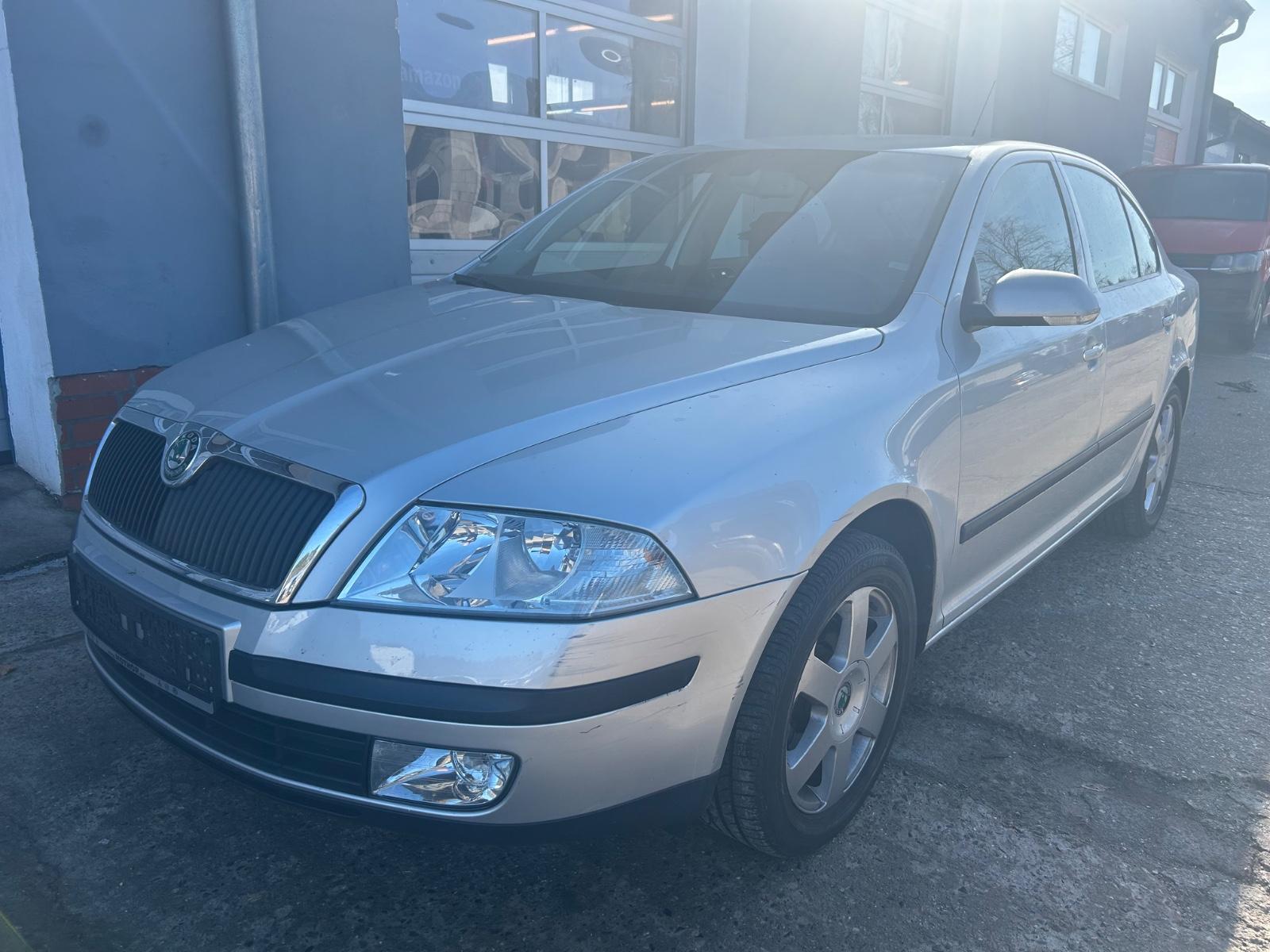 Skoda Octavia 1.6 FSI Elegance*8-fach Bereift