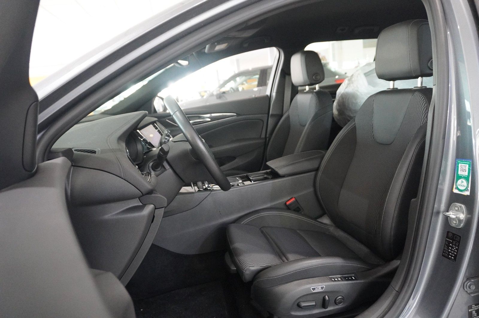 Fahrzeugabbildung Opel Insignia B ST 2.0D ELEGANCE NAVI/LED/KAMERA/DAB+