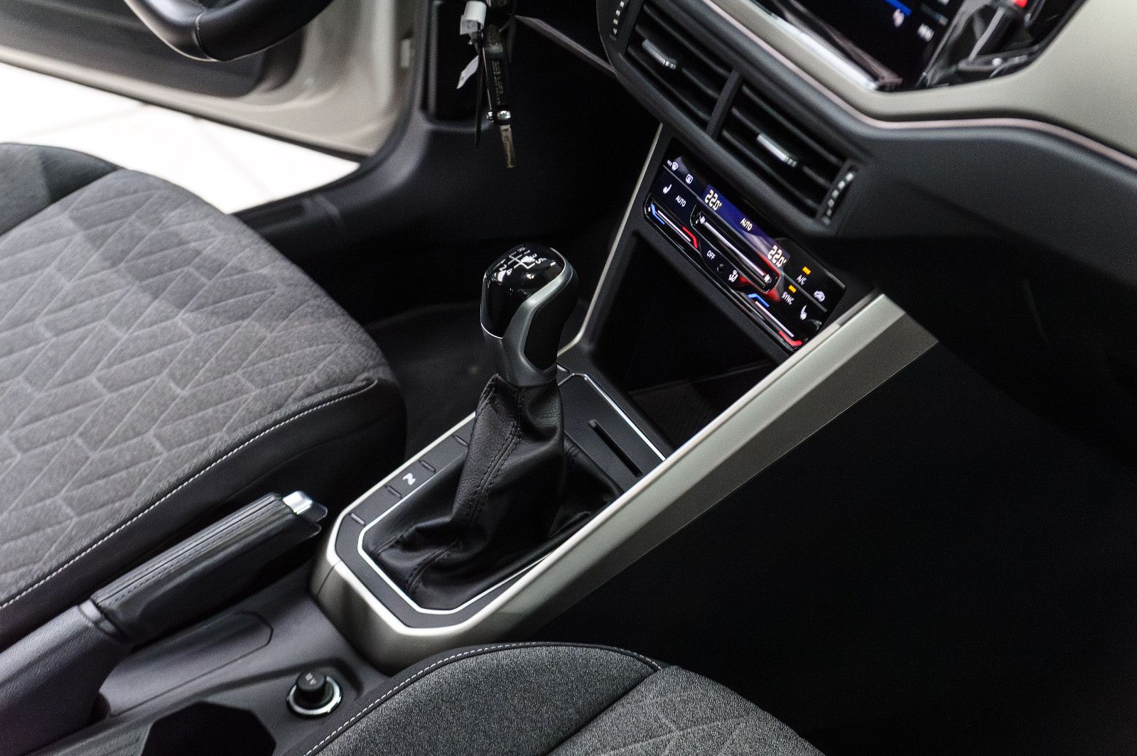 Fahrzeugabbildung Volkswagen Polo VI Move 1.0 LED+APP+BEATS+SHZ+KAMERA