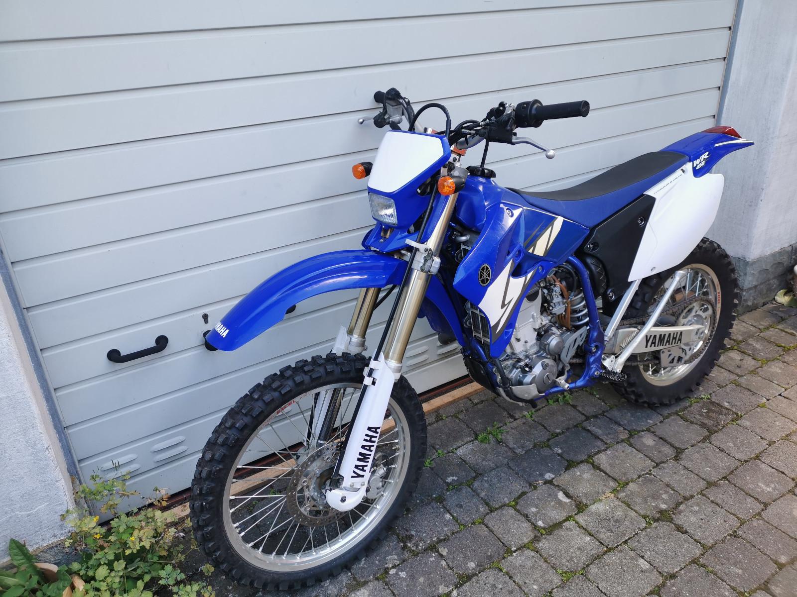 Yamaha WR 450F 2006 — rear view