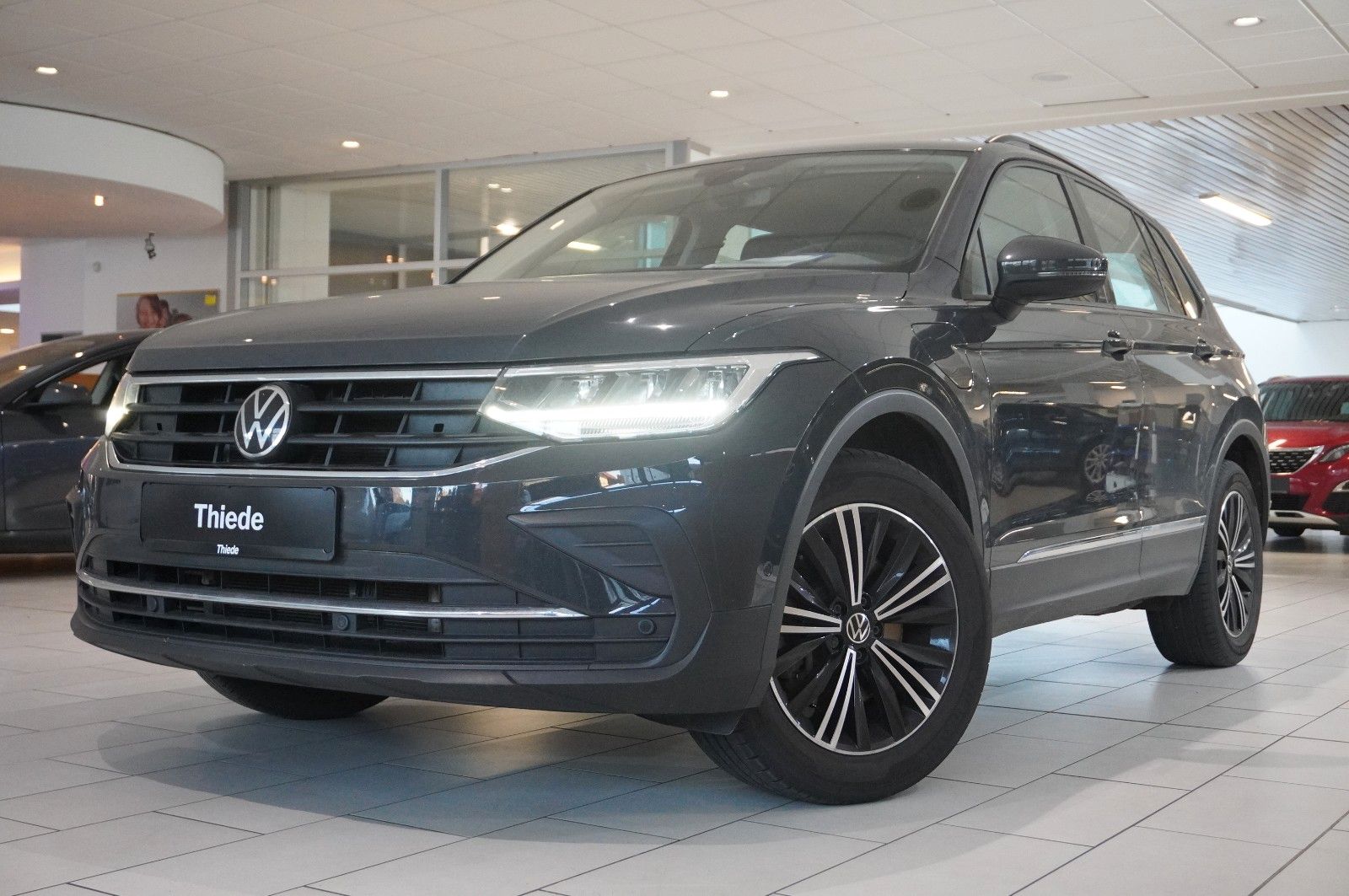 Fahrzeugabbildung Volkswagen Tiguan Life 1.4 e-HYBRID NAVI/LED/KAMERA/SH/VIRT
