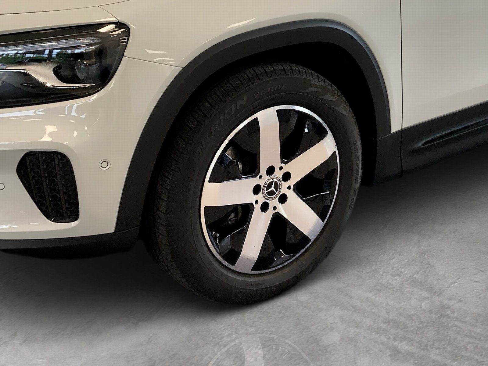 Fahrzeugabbildung Mercedes-Benz GLB 250 4M*7-Sitz*AHK*Distr*Totwi*360*Mbeam*Memo