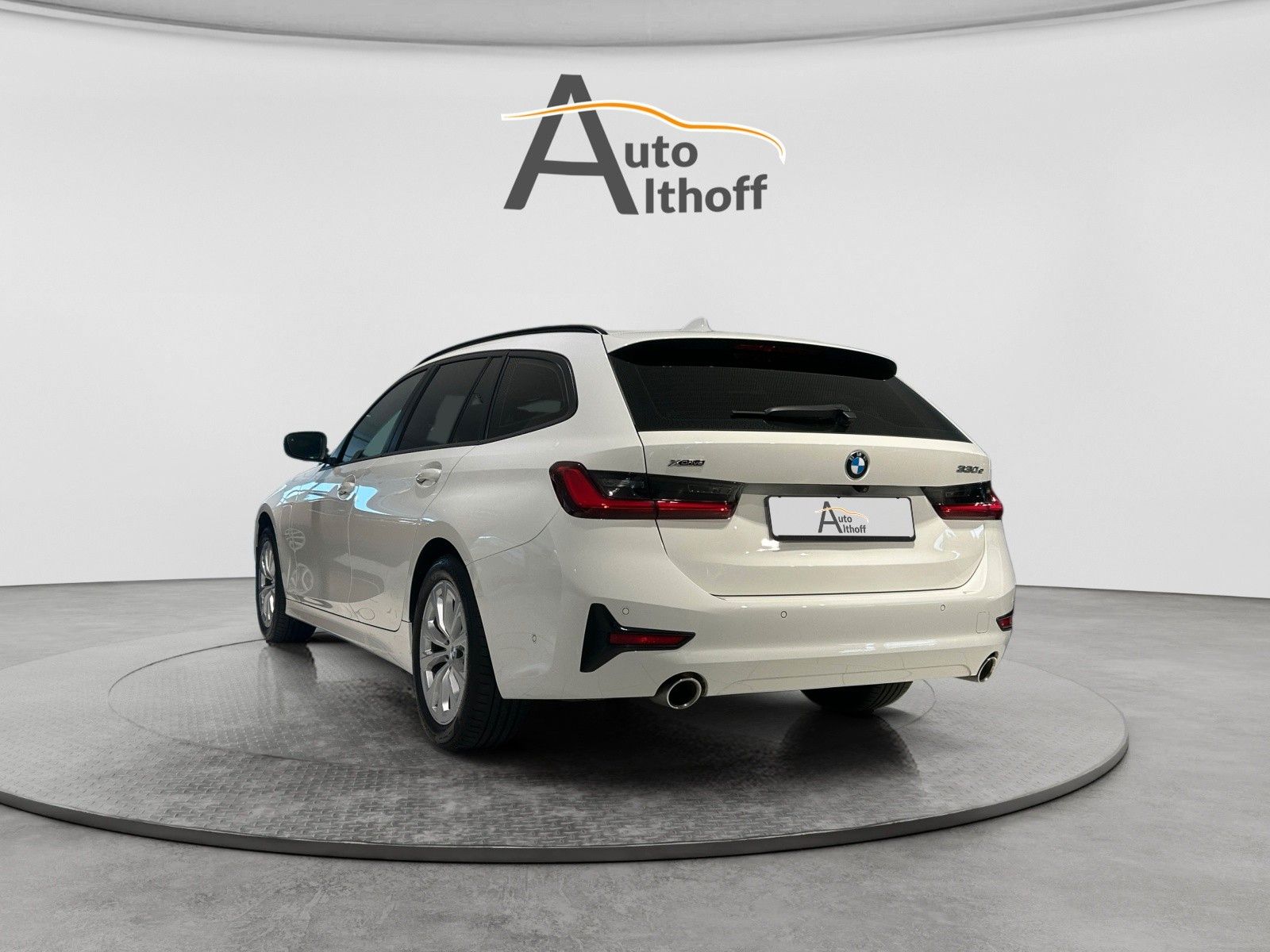 BMW 330e xDrive Touring Advantage PANO LED LIVE ACC foto 4