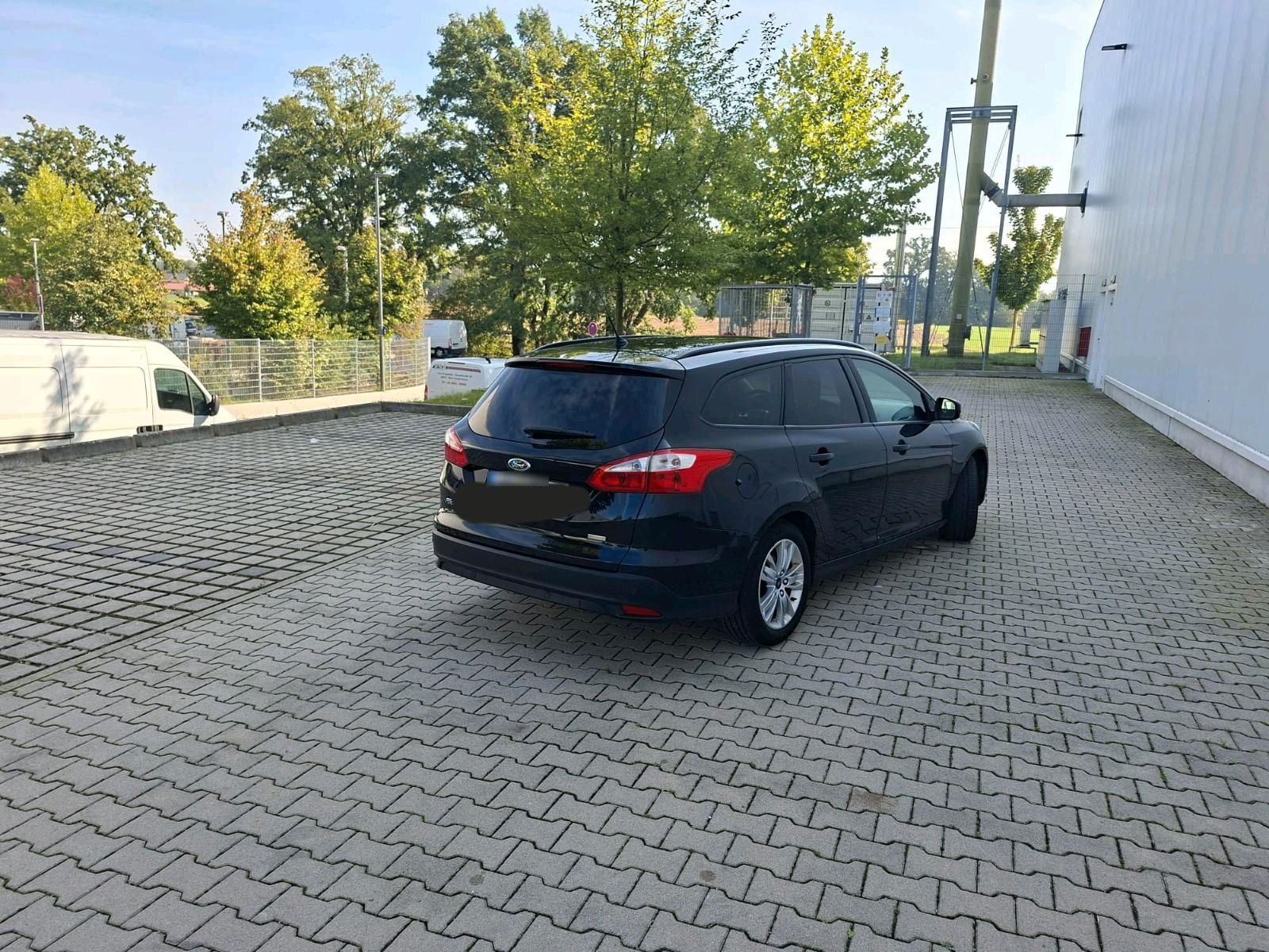 Ford Focus 2013 — rear view