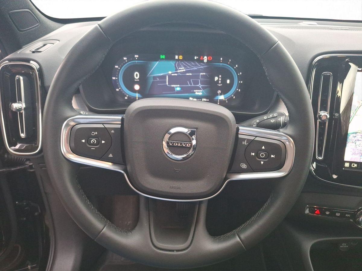 Volvo XC40 B3 Plus Black Edition AHK H/K 360° LED 20"