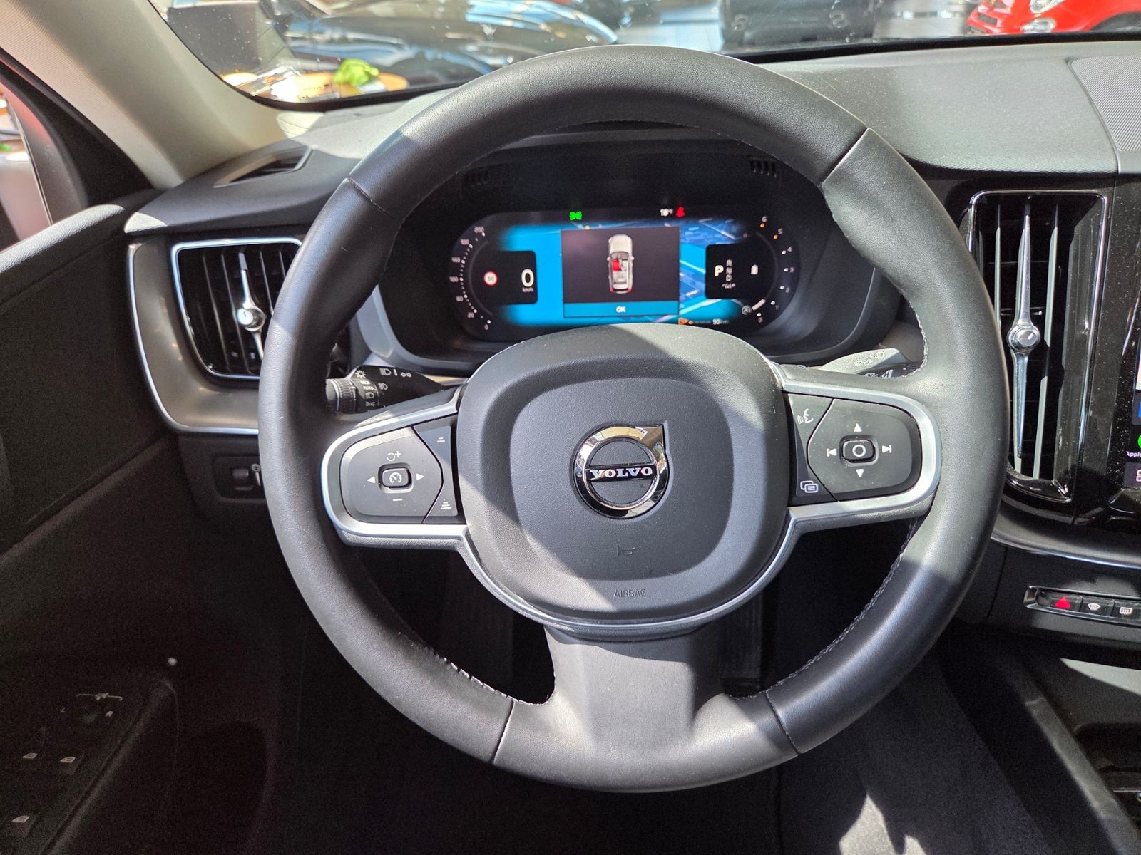 Fahrzeugabbildung Volvo XC60 Momentum 2WD RFK LED ALU