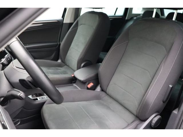 Fahrzeugabbildung Volkswagen Tiguan Elegance 2.0 ACC Matrix AHK