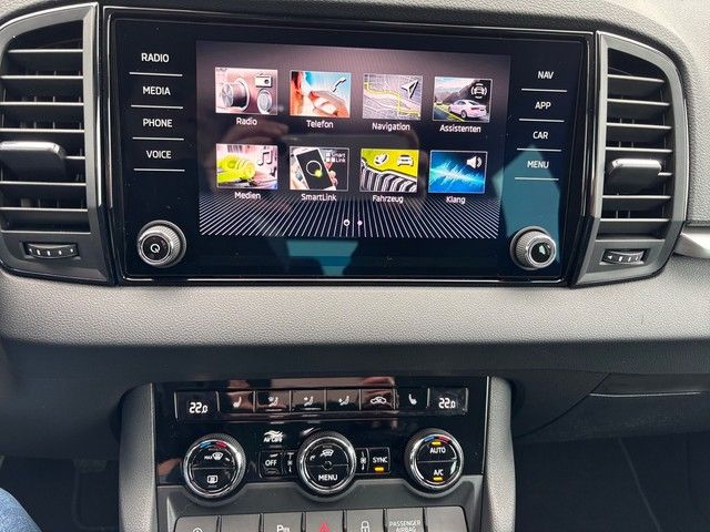 Fahrzeugabbildung SKODA Karoq 1.5 TSI Tour + ACC+SHZ+LED+AHK+GRA+