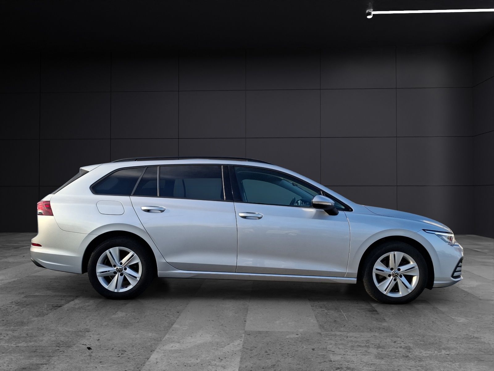 Fahrzeugabbildung Volkswagen Golf VIII Variant TSI Standhzg Kamera ACC LED Na