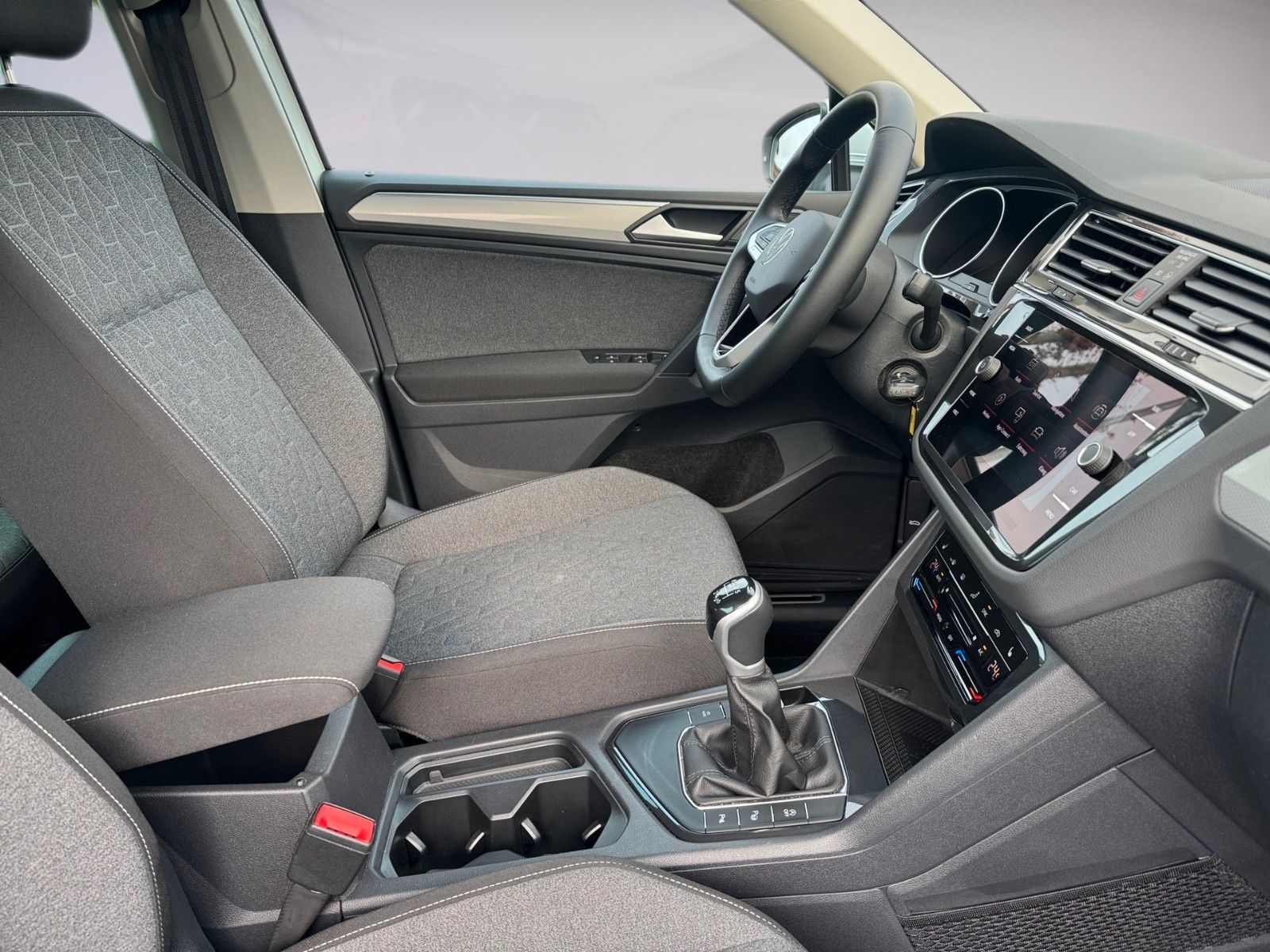 Fahrzeugabbildung Volkswagen Tiguan Life MOVE 1.5 TSI