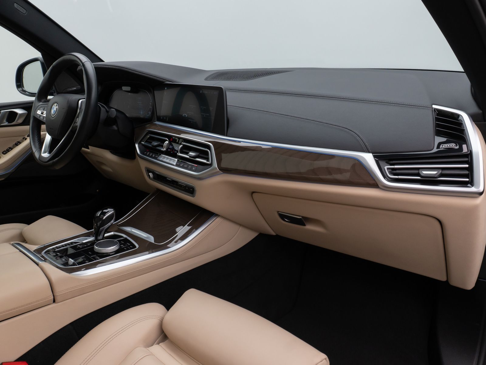 Fahrzeugabbildung BMW X5 xD45e XLine Panorama DAB H/K SoftCL AHK Sport