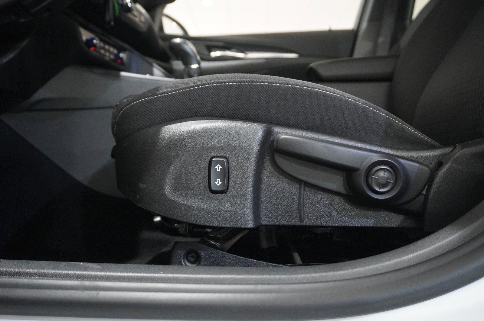 Fahrzeugabbildung Opel Insignia B ST 2.0D BUSINESS NAVI/LED/KAMERA/DAB+