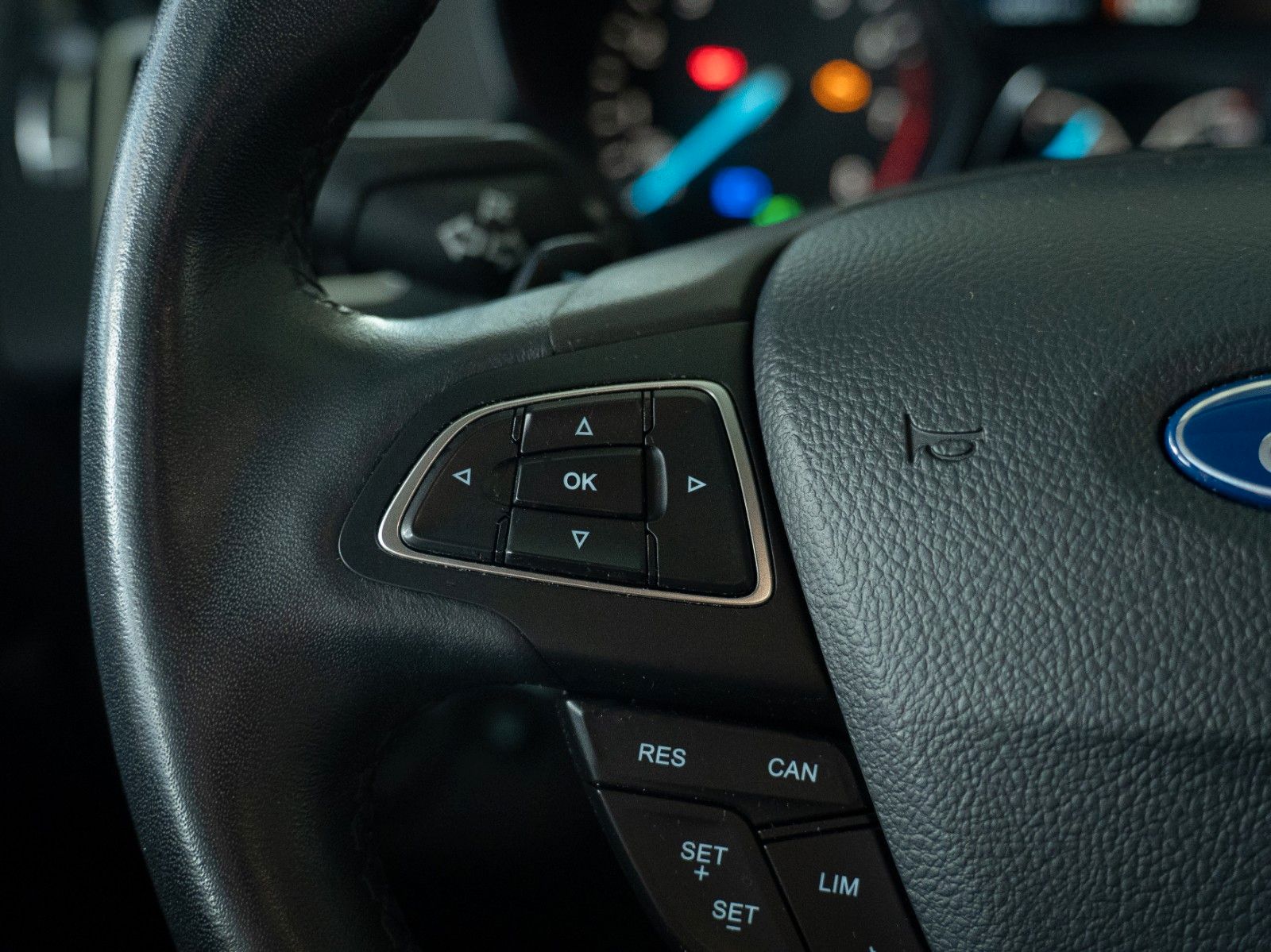 Fahrzeugabbildung Ford Kuga Titanium AUTOM./ALLRAD/NEUER MOTOR MIT 0 KM