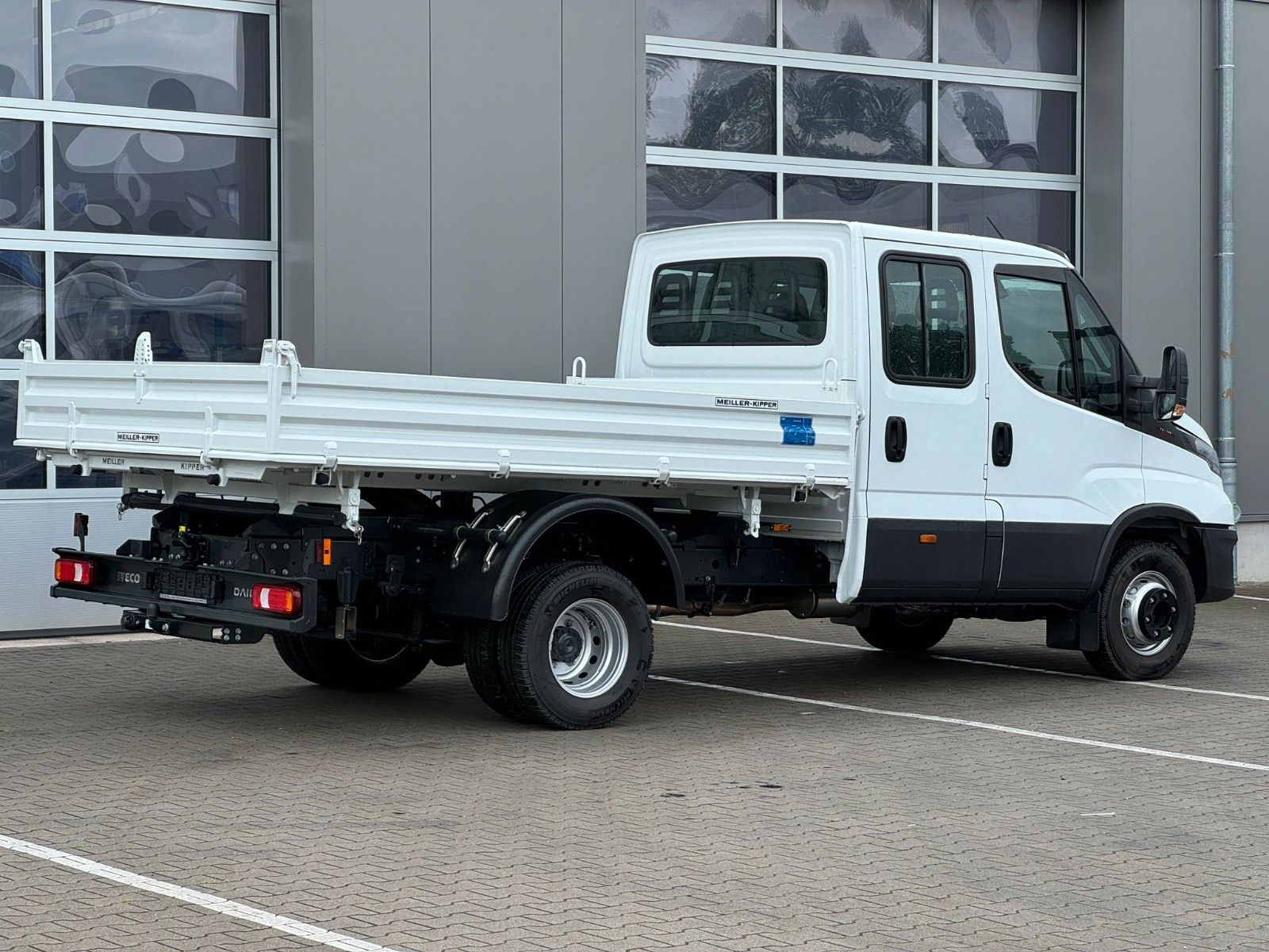 Fahrzeugabbildung Iveco Daily 70C18 MEILLER DOKA Nutzlast 3.430Kg